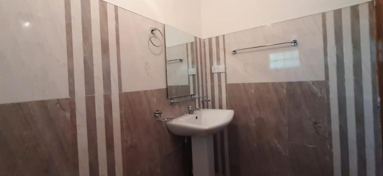 Silverline Guest House أنرادابورام الغرفة الصورة