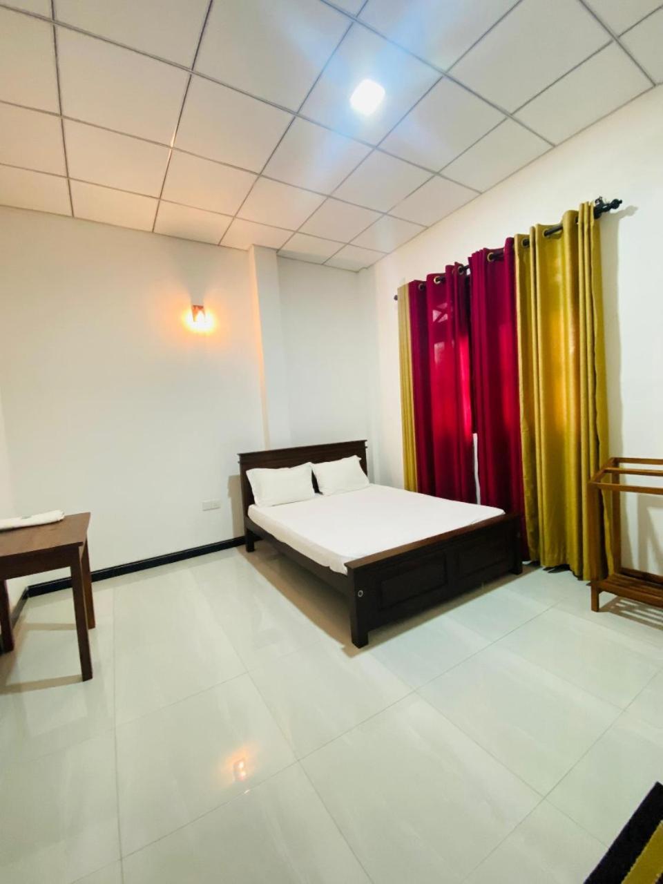 Silverline Guest House أنرادابورام الغرفة الصورة